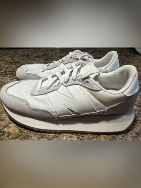 New Balance 237 Nimbus Cloud Moonbeam White Woman’s Size 6.5 Lifestyle Casual